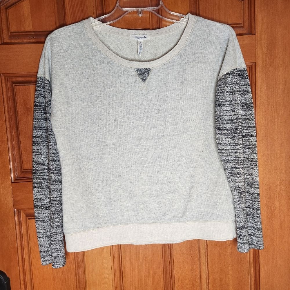 Aeropostale Women's Two-Tone Long Sleeved Light-weight Sweater Size Large
